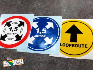 Stickers Covid-19 looproute en  anderhalve  meter afstand